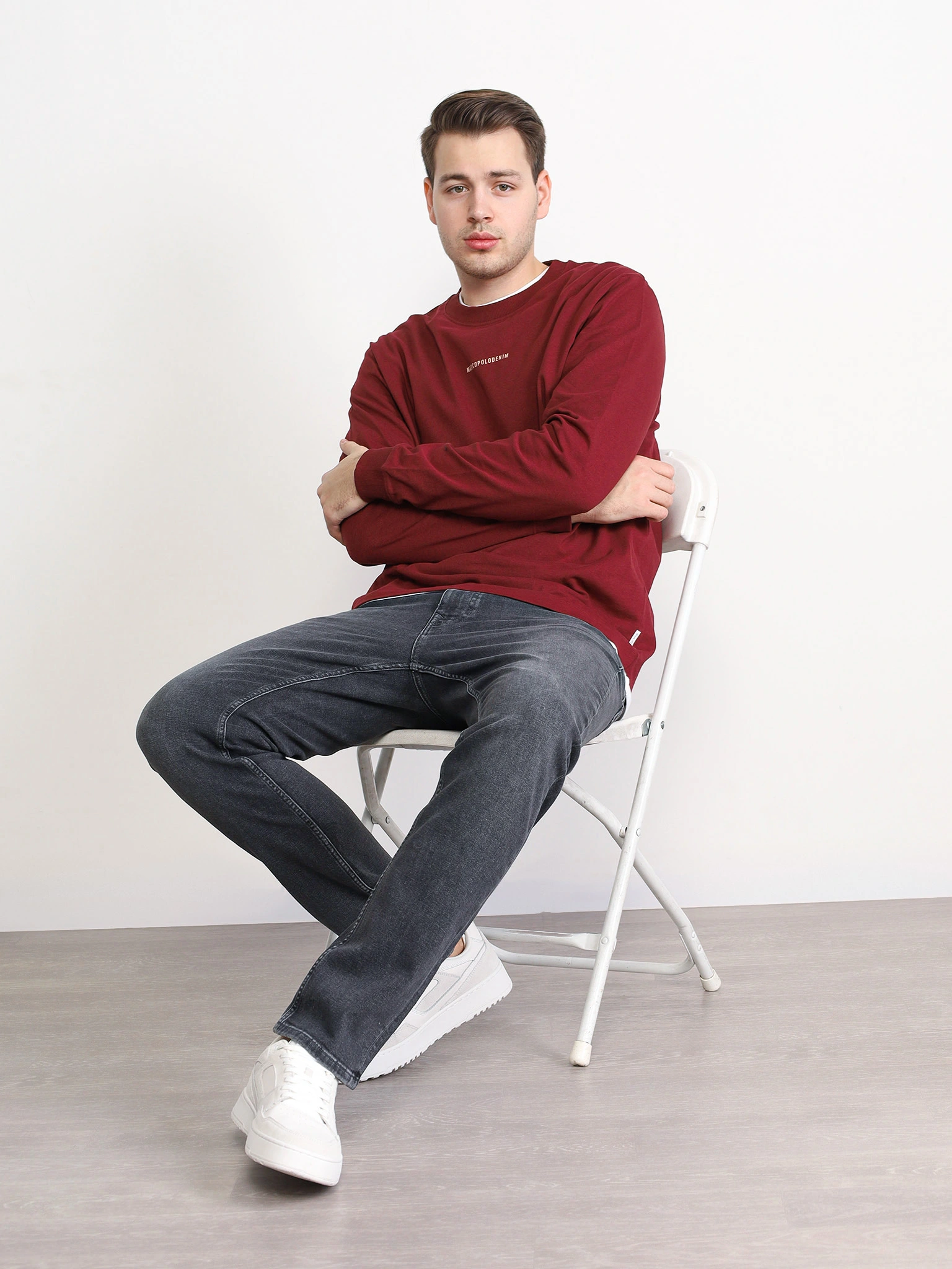 Джинсы серого цвета из смесового хлопка